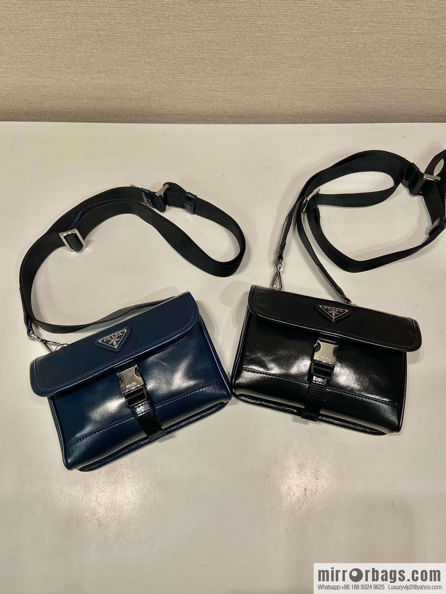 PRADA 🎉 oil wax leather small mail carrier bag 🎉 2ZH108 mobile phone bag