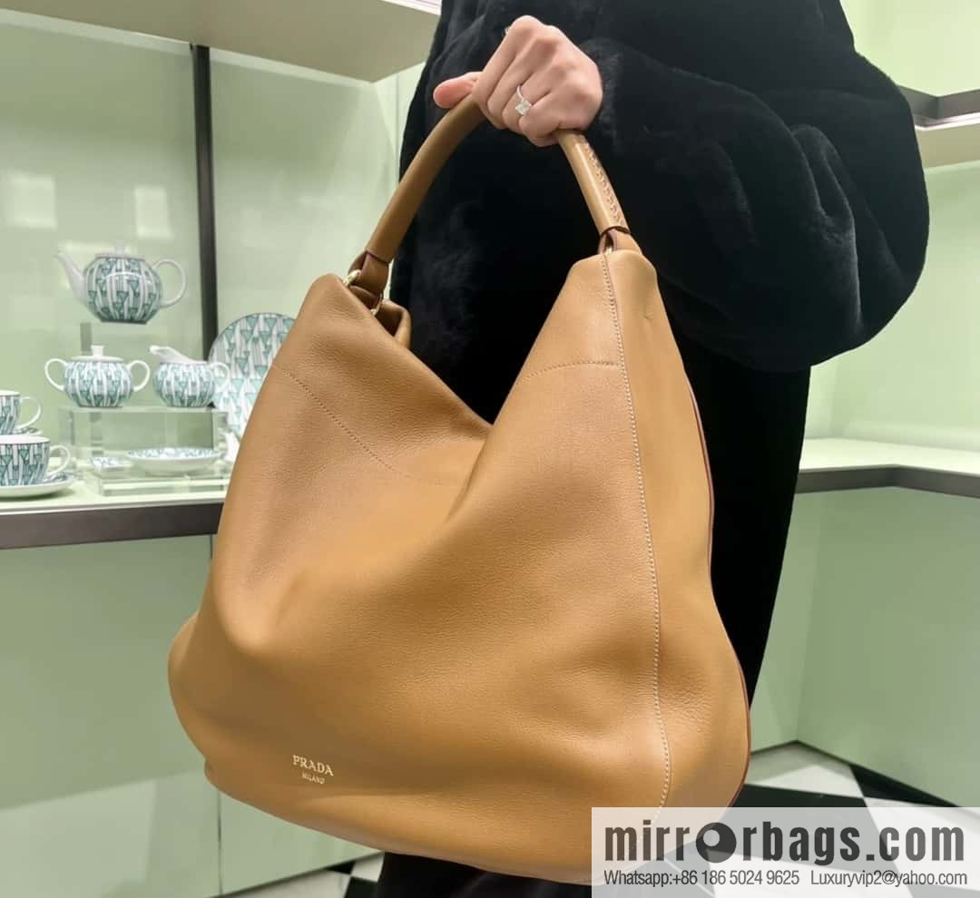 PRADA 🎉 new tote bag 🎉 1BC219 brown