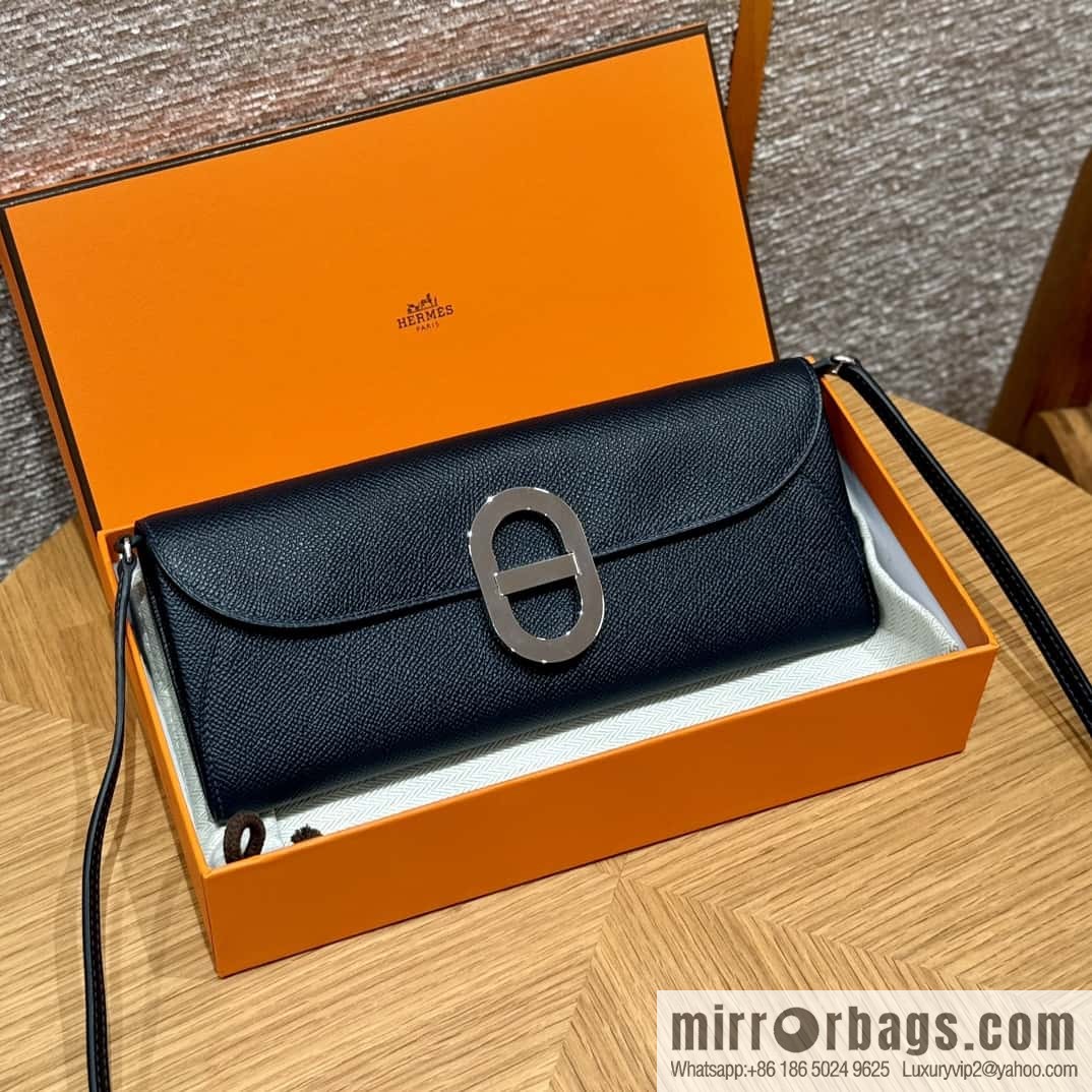 Chaine d'Ancre To Go Wallet, Pig Nose Togo Silver Buckle