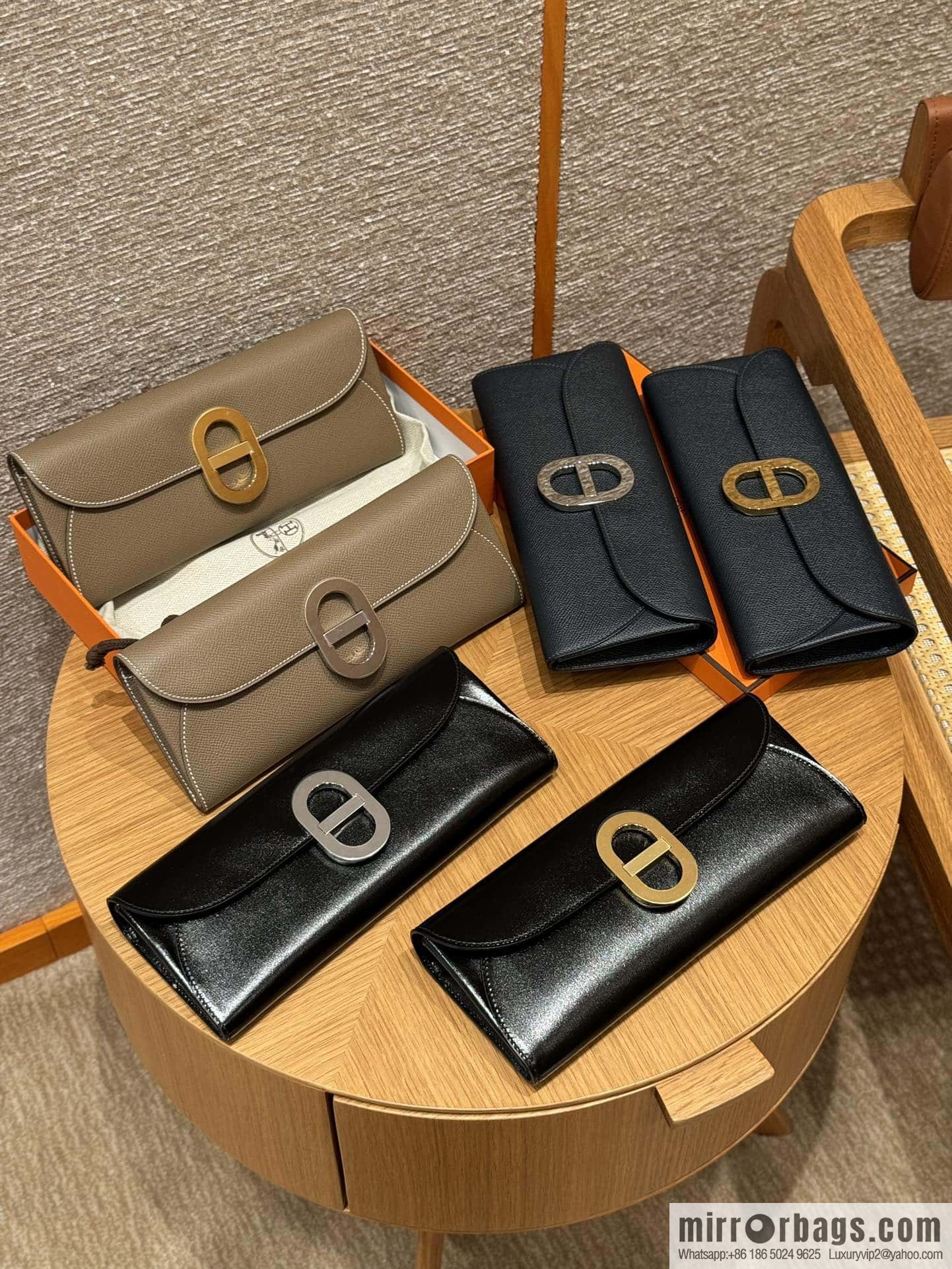 Chaine d'Ancre To Go wallet, pig nose togo black gold buckle