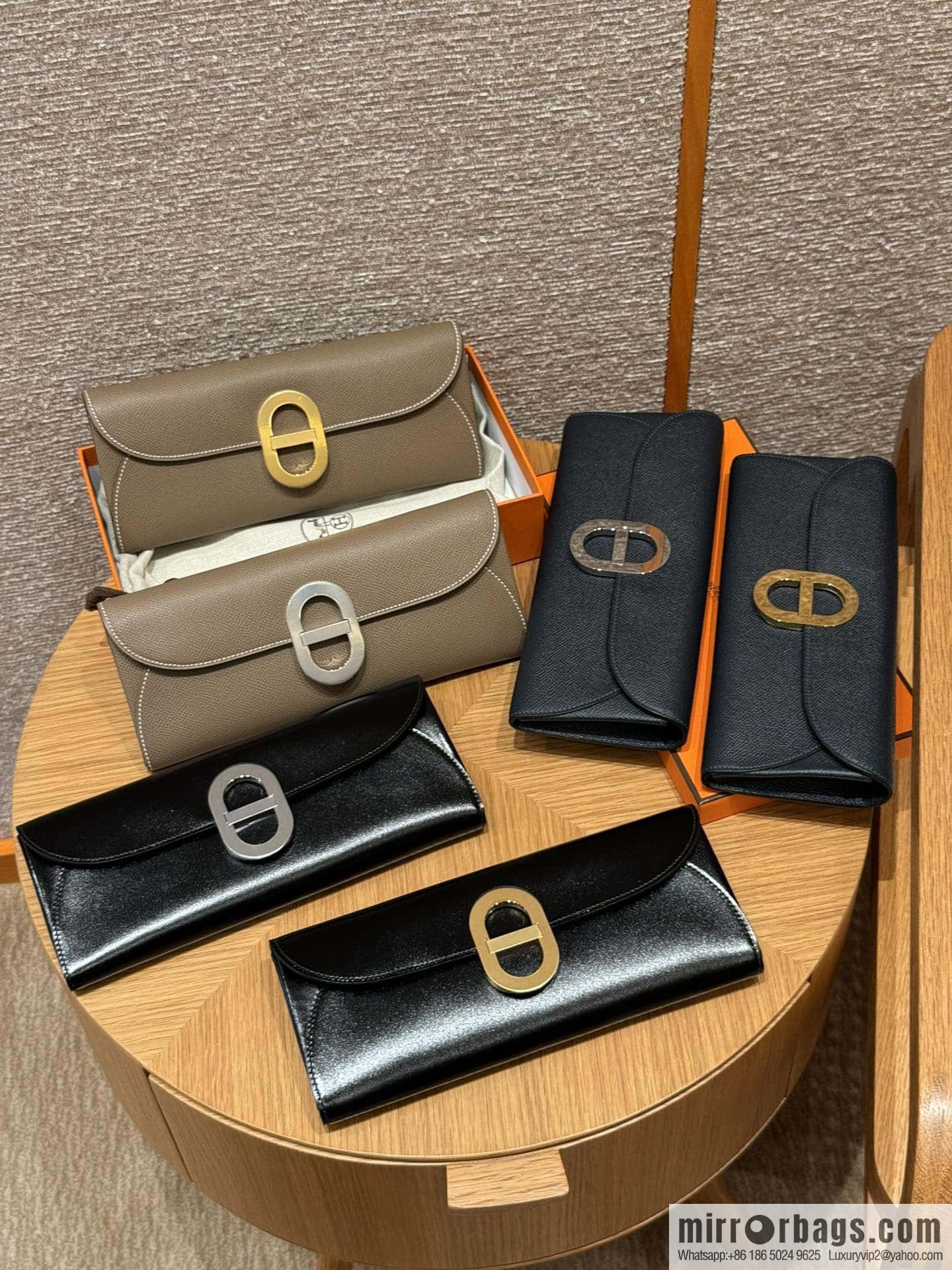 Chaine d'Ancre To Go Wallet, Pig Nose Togo Elephant Grey Gold Buckle