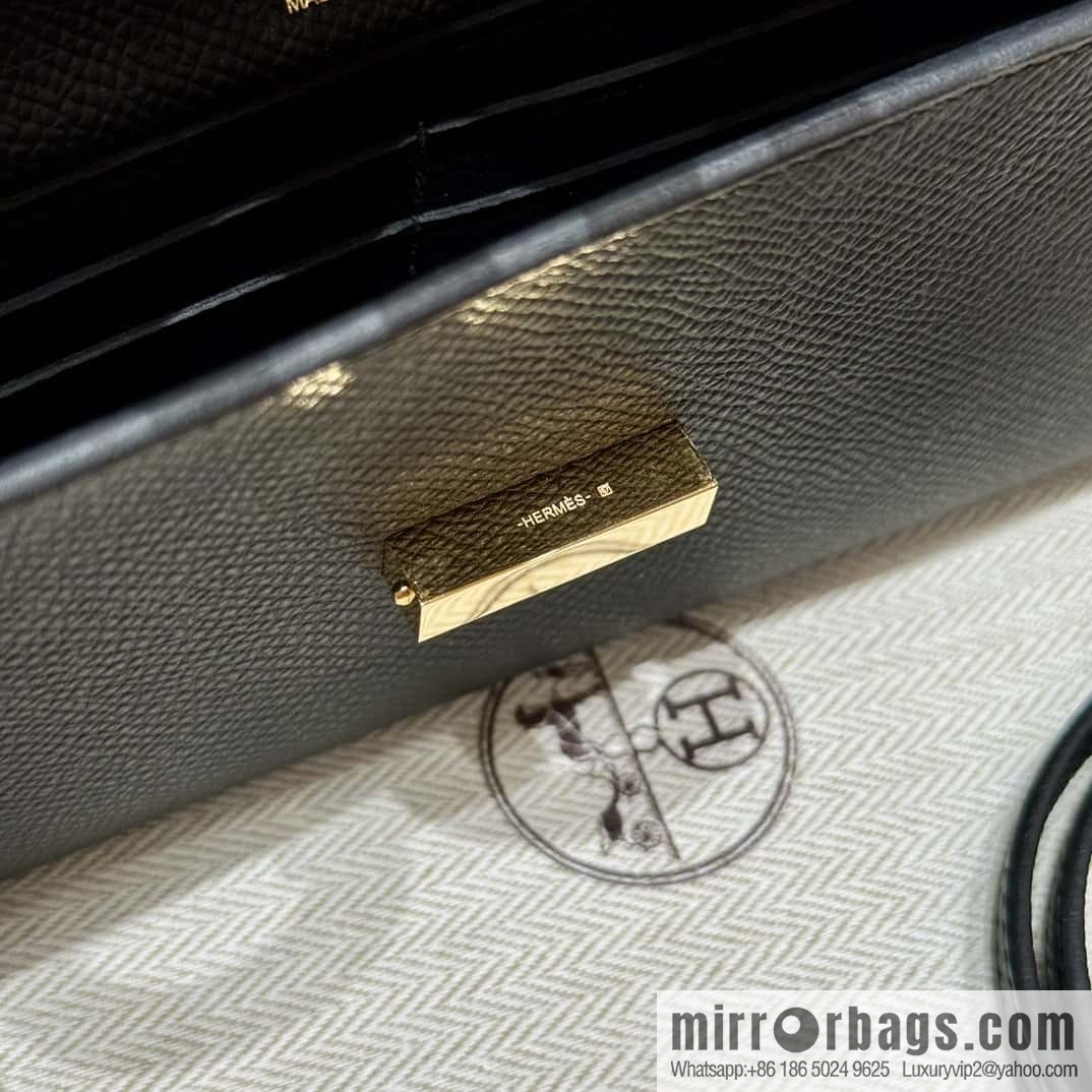 Chaine d'Ancre To Go wallet, pig nose togo black gold buckle