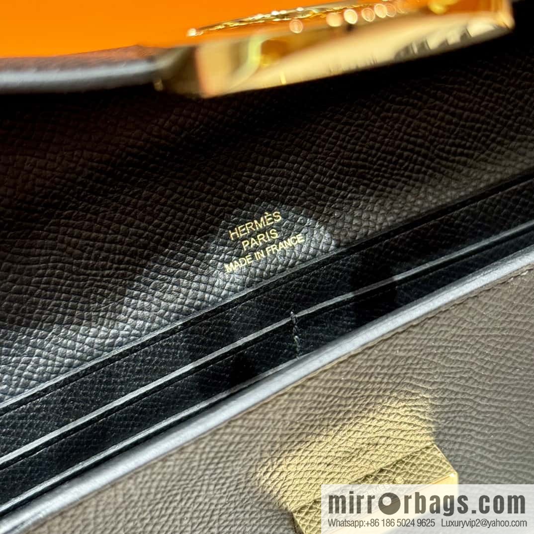 Chaine d'Ancre To Go wallet, pig nose togo black gold buckle
