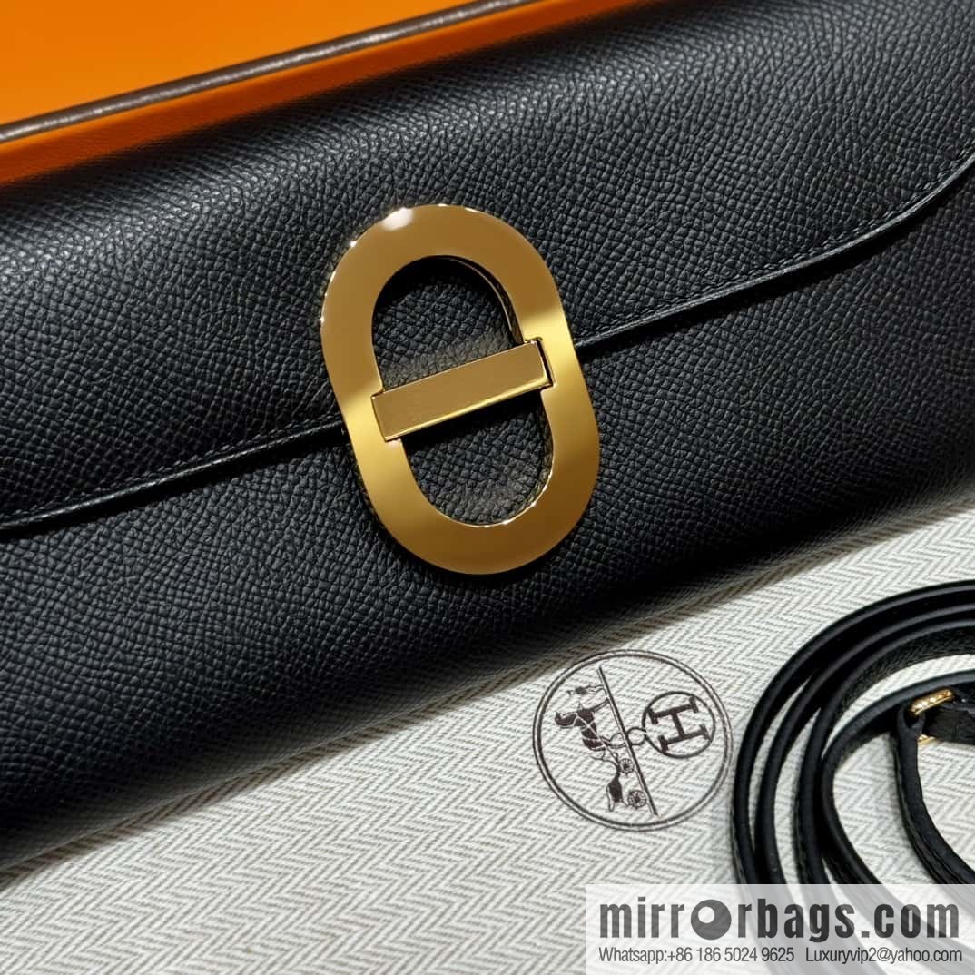 Chaine d'Ancre To Go wallet, pig nose togo black gold buckle