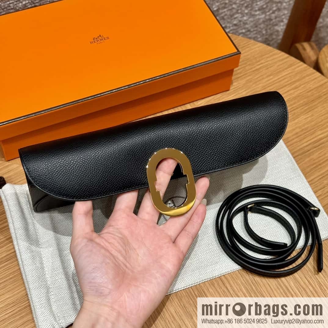 Chaine d'Ancre To Go wallet, pig nose togo black gold buckle