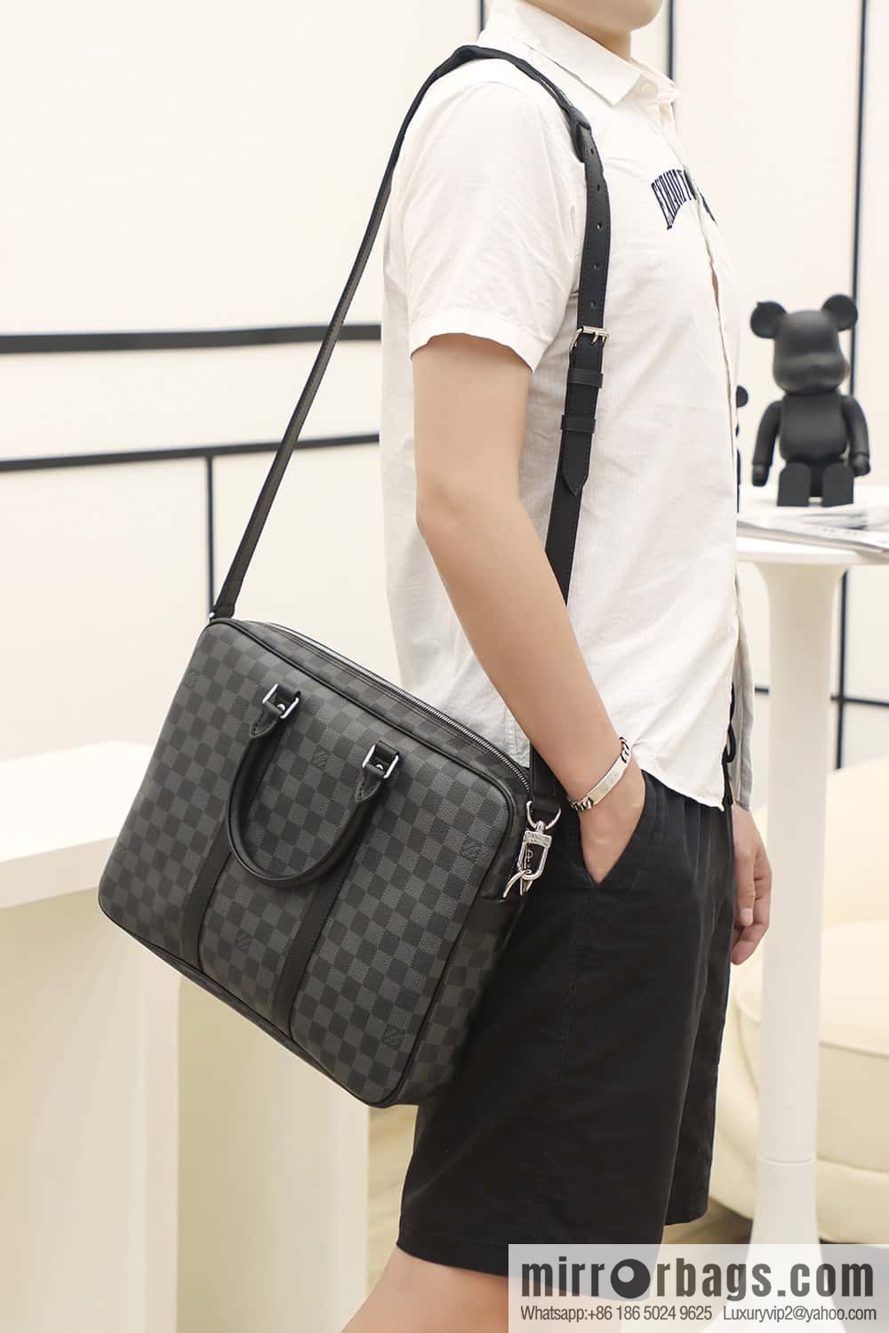 LV 𝐏𝐎𝐑𝐓𝐄 𝐃𝐎𝐂𝐔𝐌𝐄𝐍𝐓𝐒 𝐕𝐎𝐘𝐀𝐆𝐄 briefcase M41478