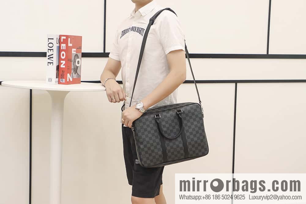 LV 𝐏𝐎𝐑𝐓𝐄 𝐃𝐎𝐂𝐔𝐌𝐄𝐍𝐓𝐒 𝐕𝐎𝐘𝐀𝐆𝐄 briefcase M41478