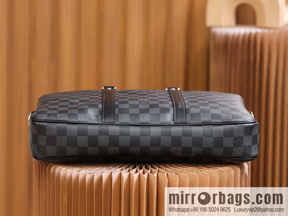 LV 𝐏𝐎𝐑𝐓𝐄 𝐃𝐎𝐂𝐔𝐌𝐄𝐍𝐓𝐒 𝐕𝐎𝐘𝐀𝐆𝐄 briefcase M41478