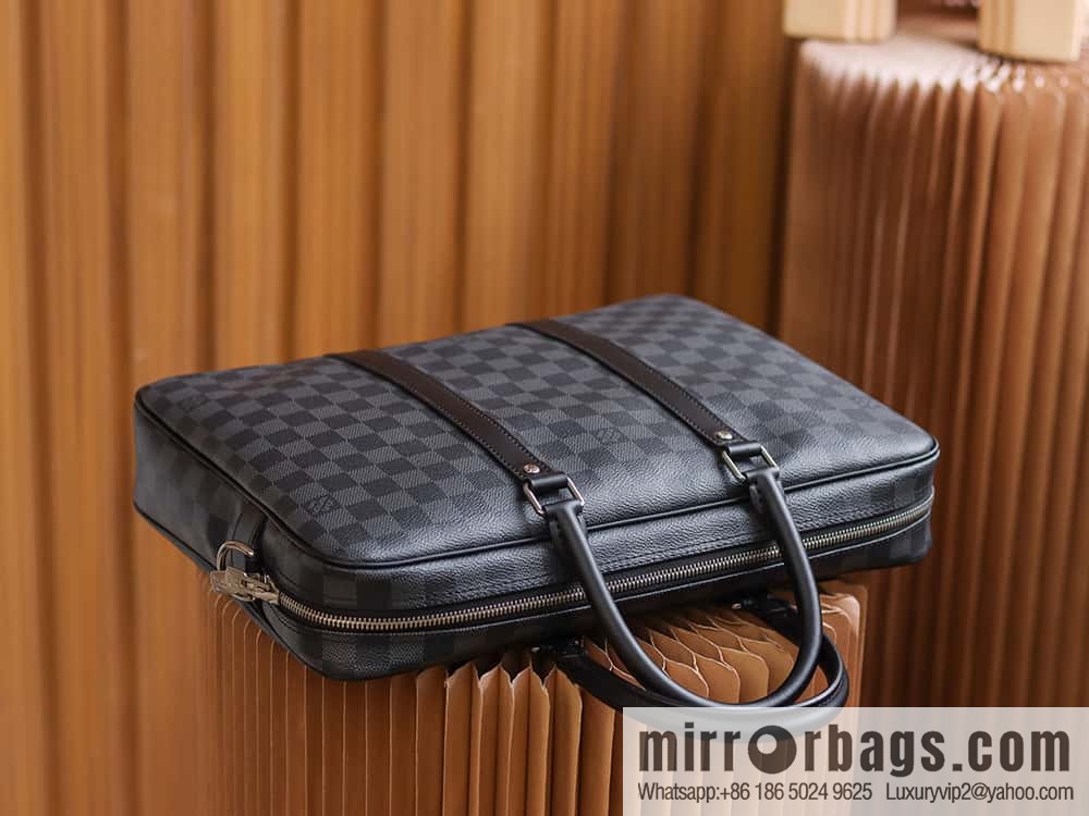 LV 𝐏𝐎𝐑𝐓𝐄 𝐃𝐎𝐂𝐔𝐌𝐄𝐍𝐓𝐒 𝐕𝐎𝐘𝐀𝐆𝐄 briefcase M41478