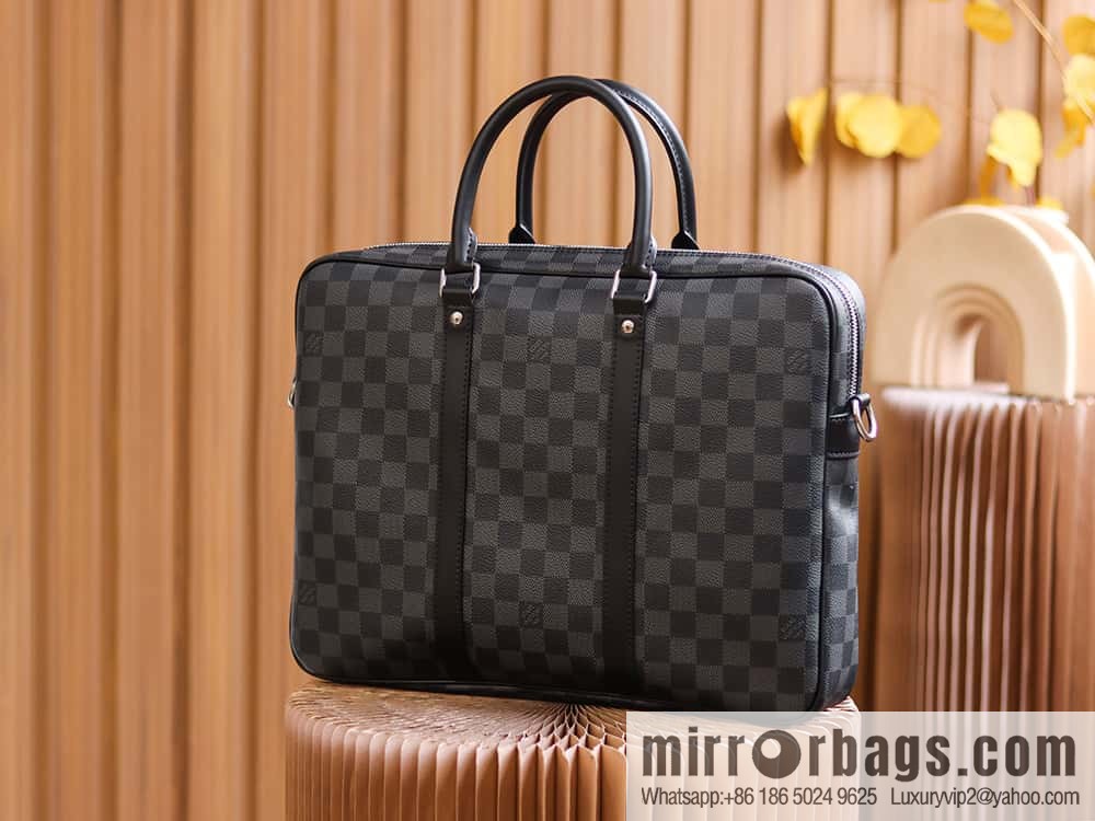 LV 𝐏𝐎𝐑𝐓𝐄 𝐃𝐎𝐂𝐔𝐌𝐄𝐍𝐓𝐒 𝐕𝐎𝐘𝐀𝐆𝐄 briefcase M41478