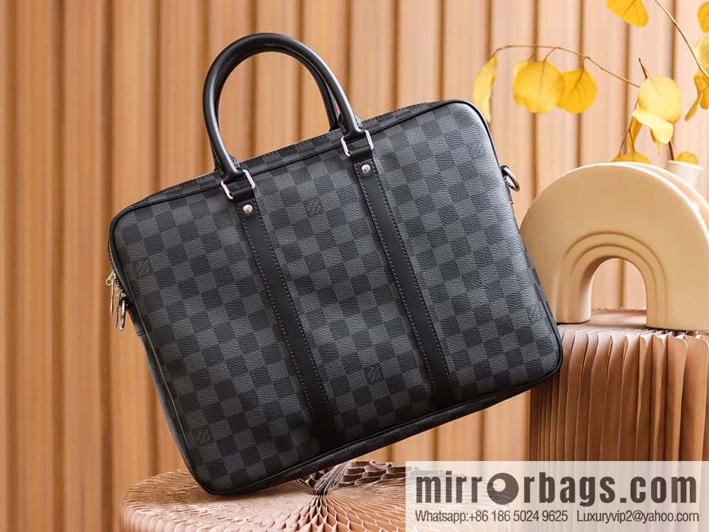 LV 𝐏𝐎𝐑𝐓𝐄 𝐃𝐎𝐂𝐔𝐌𝐄𝐍𝐓𝐒 𝐕𝐎𝐘𝐀𝐆𝐄 briefcase M41478