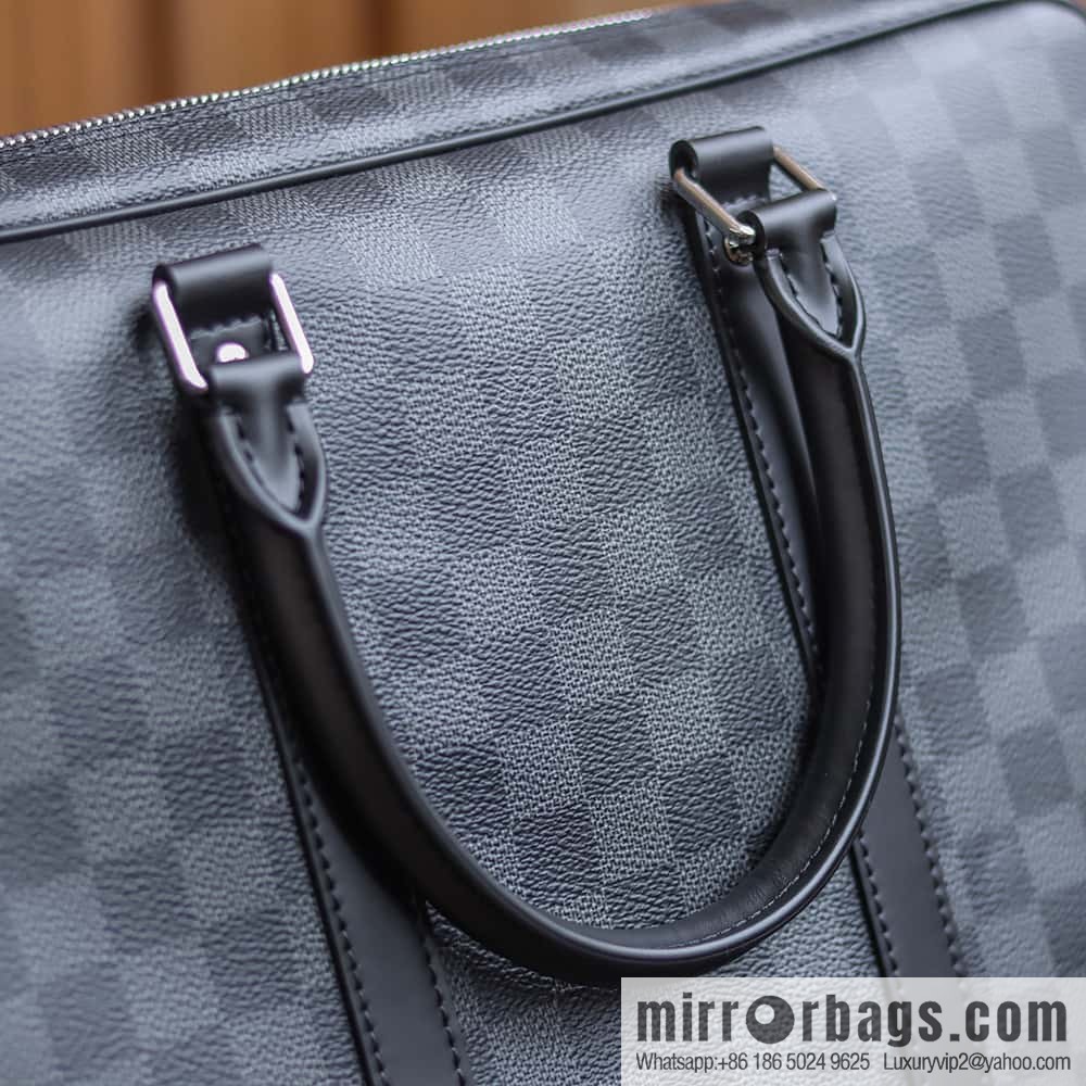 LV 𝐏𝐎𝐑𝐓𝐄 𝐃𝐎𝐂𝐔𝐌𝐄𝐍𝐓𝐒 𝐕𝐎𝐘𝐀𝐆𝐄 briefcase M41478