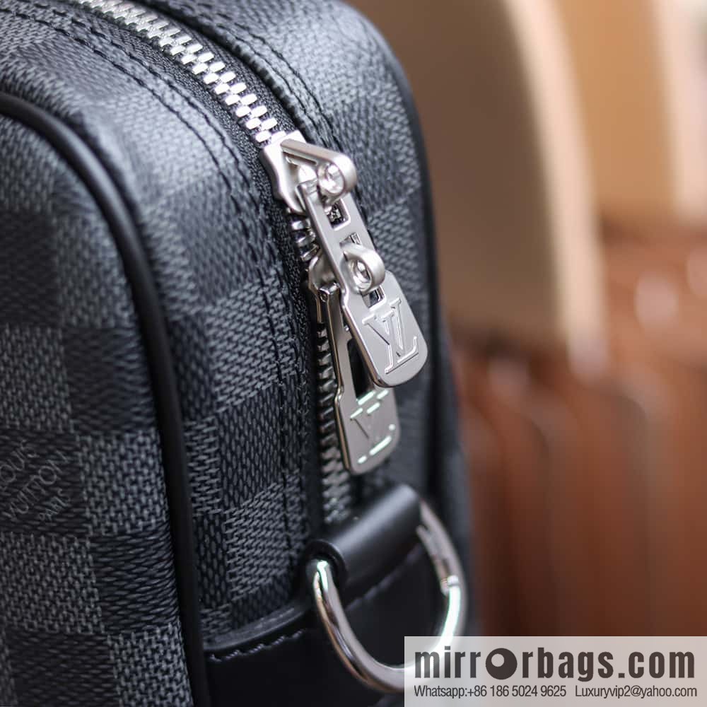LV 𝐏𝐎𝐑𝐓𝐄 𝐃𝐎𝐂𝐔𝐌𝐄𝐍𝐓𝐒 𝐕𝐎𝐘𝐀𝐆𝐄 briefcase M41478