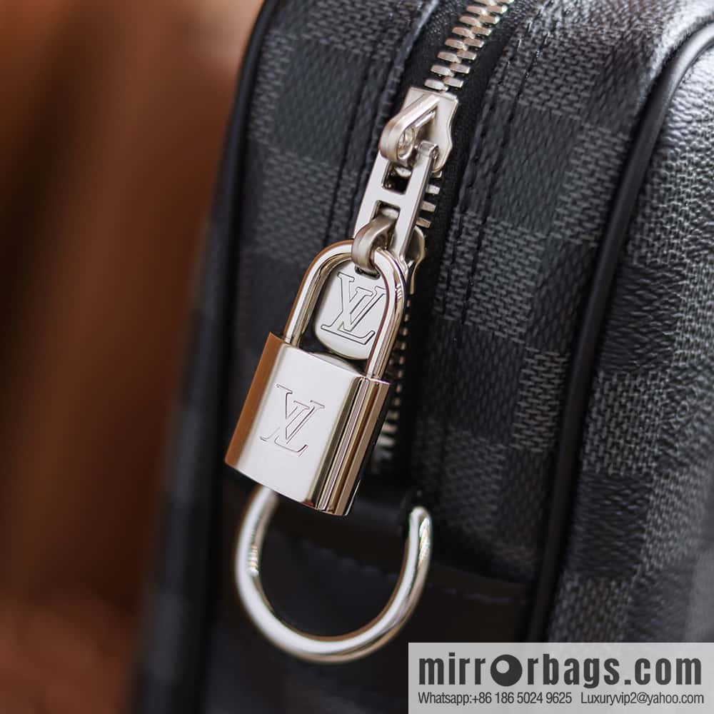 LV 𝐏𝐎𝐑𝐓𝐄 𝐃𝐎𝐂𝐔𝐌𝐄𝐍𝐓𝐒 𝐕𝐎𝐘𝐀𝐆𝐄 briefcase M41478