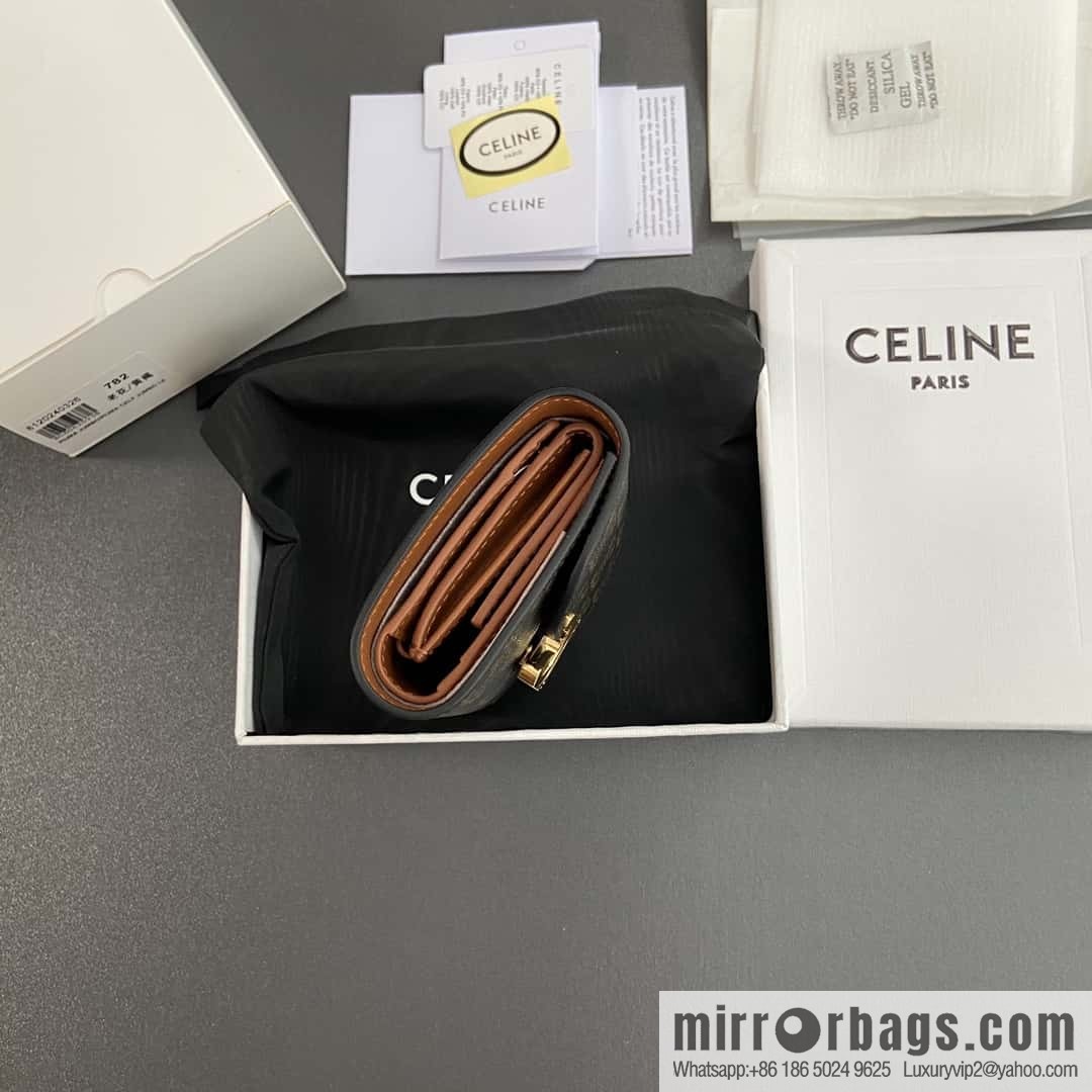 CELINE TRIOMPHE logo printed short wallet 10D782CQH.04LU783