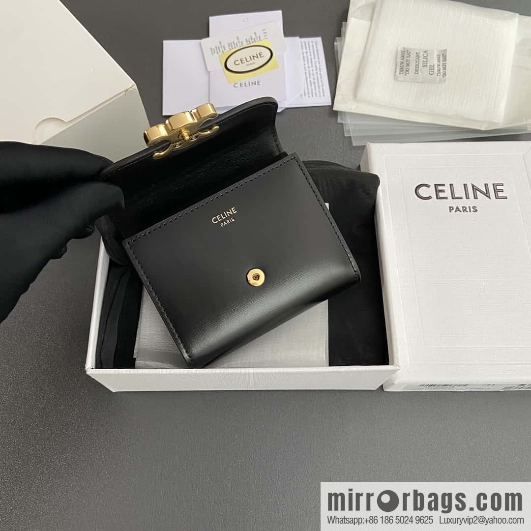 CELINE TRIOMPHE shiny cow leather wallet 10D782CQH.04LU783