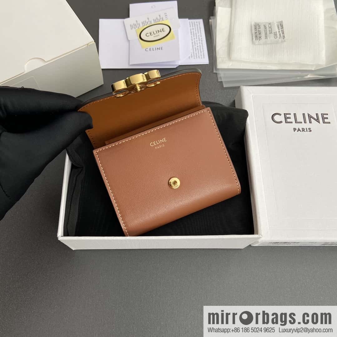 CELINE TRIOMPHE shiny sheep leather wallet 10D782CQH.04LU783