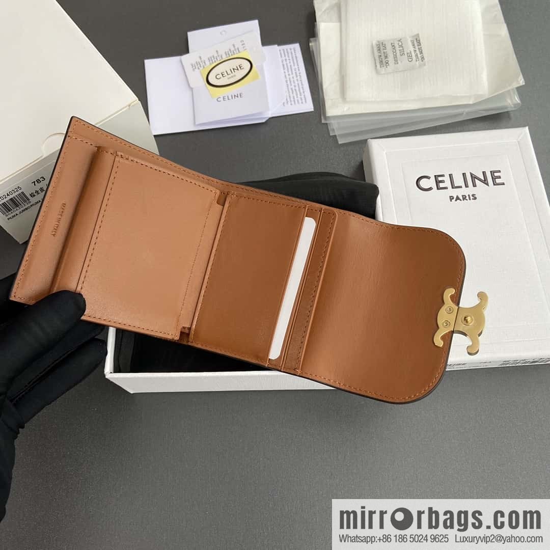 CELINE TRIOMPHE shiny sheep leather wallet 10D782CQH.04LU783