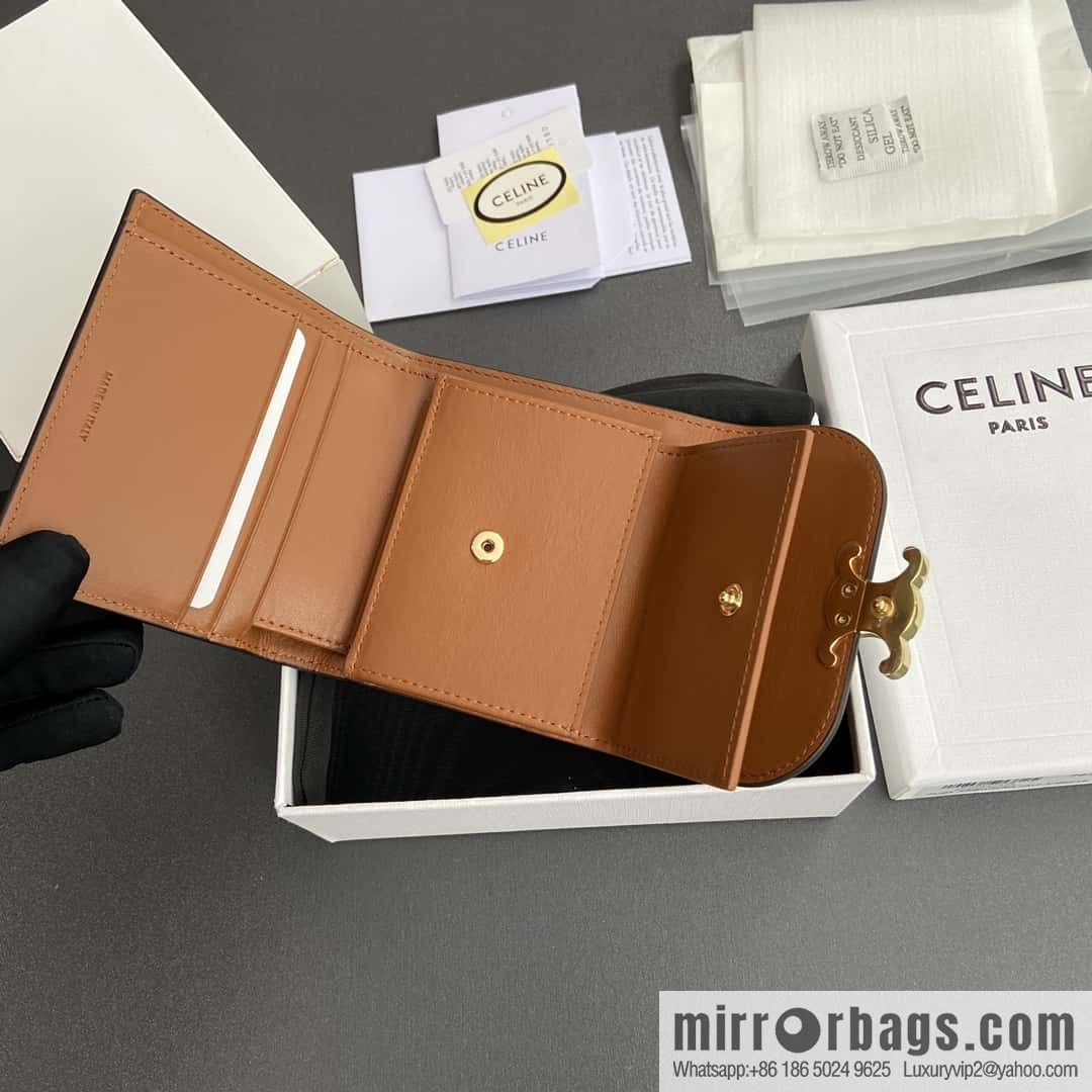 CELINE TRIOMPHE shiny sheep leather wallet 10D782CQH.04LU783