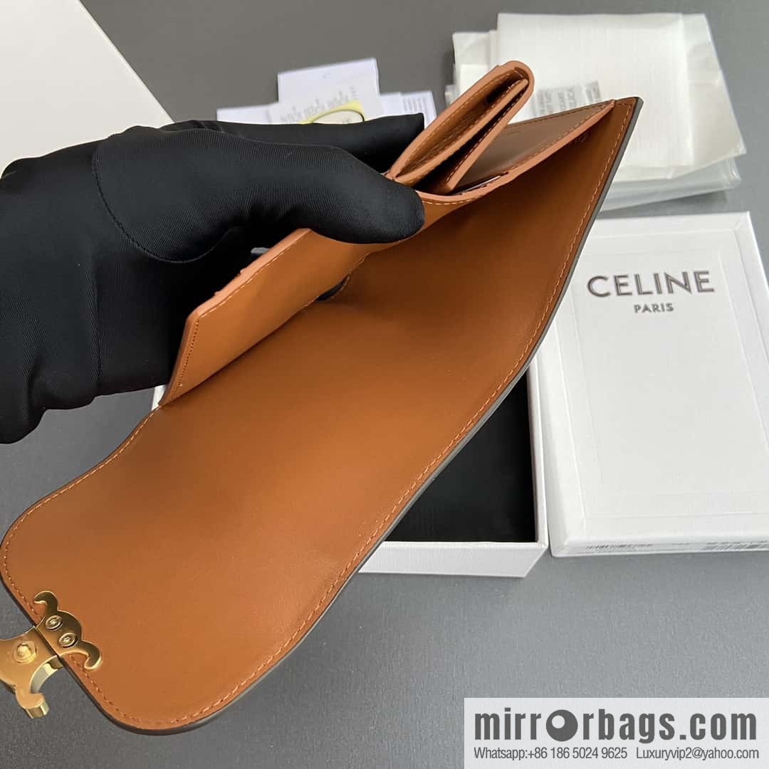 CELINE TRIOMPHE shiny sheep leather wallet 10D782CQH.04LU783