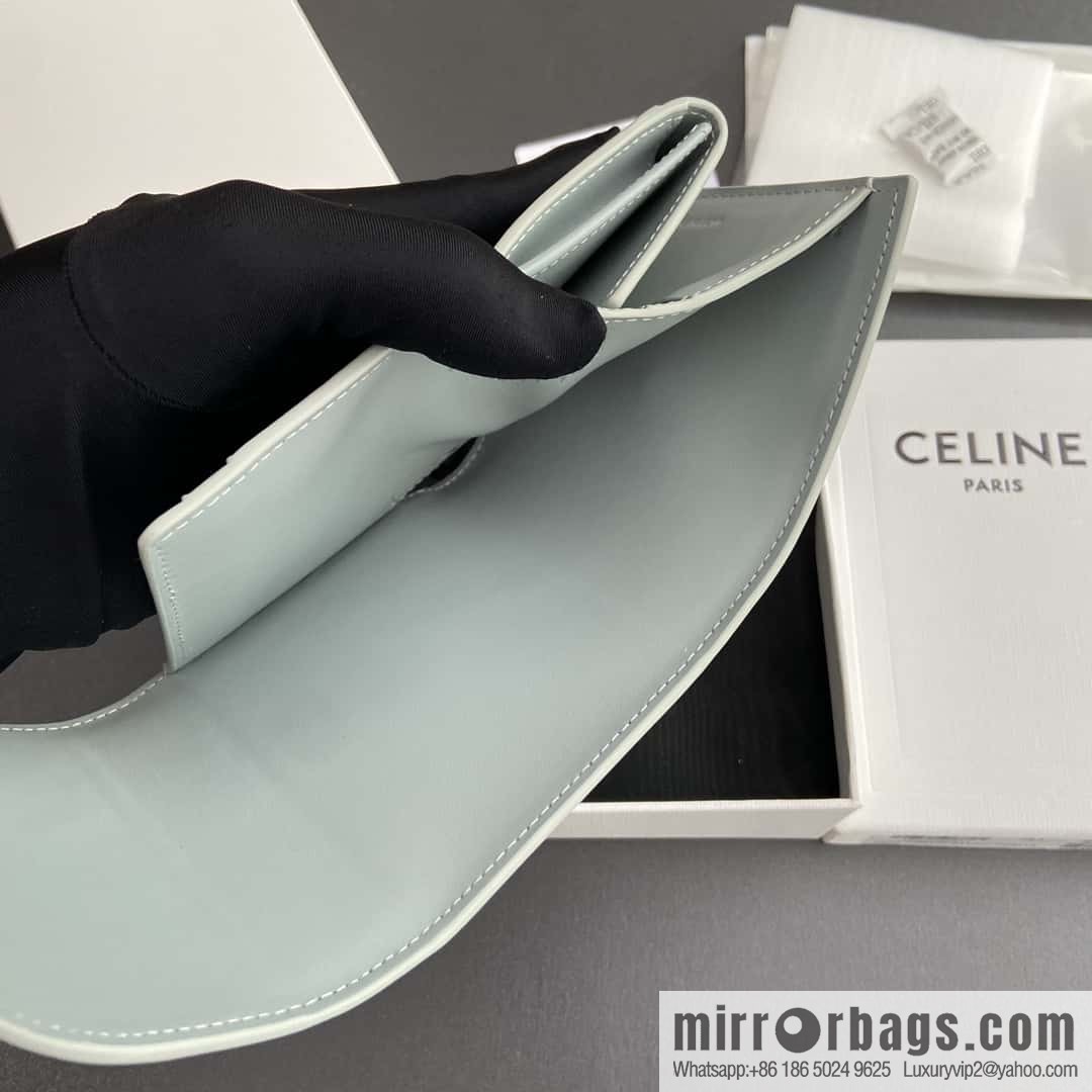 CELINE TRIOMPHE shiny cow leather wallet 10D782CQH.04LU783