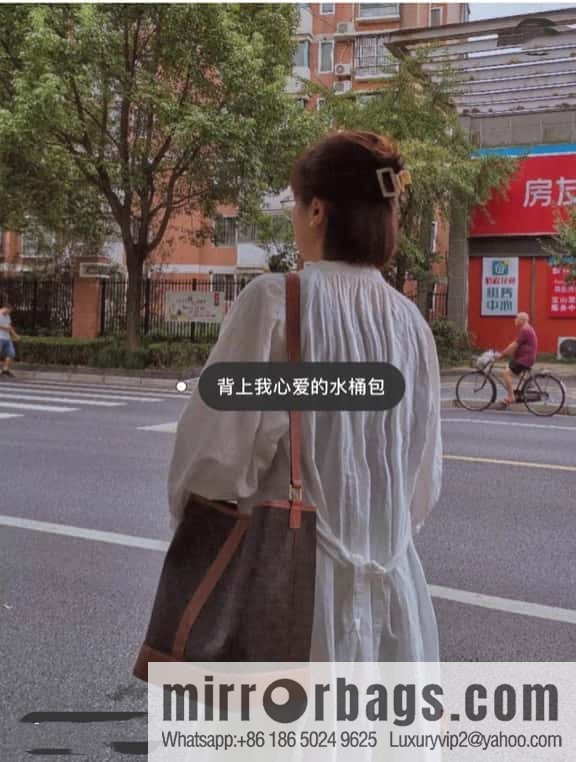 CELINE TRIOMPHE CANVAS Medium Barrel 191132
