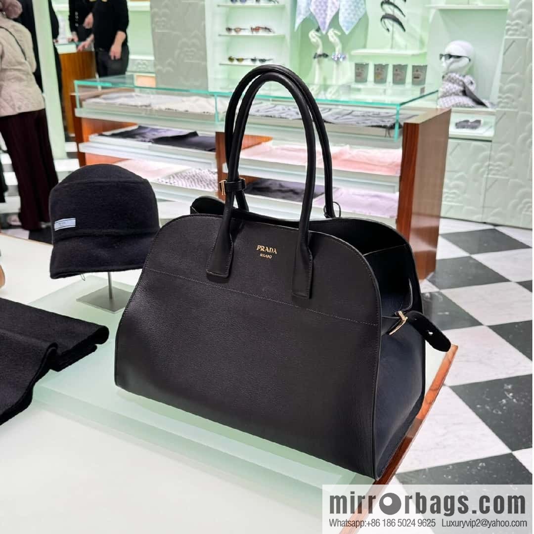 PRADA 🎉 new tote bag 🎉 1BG508