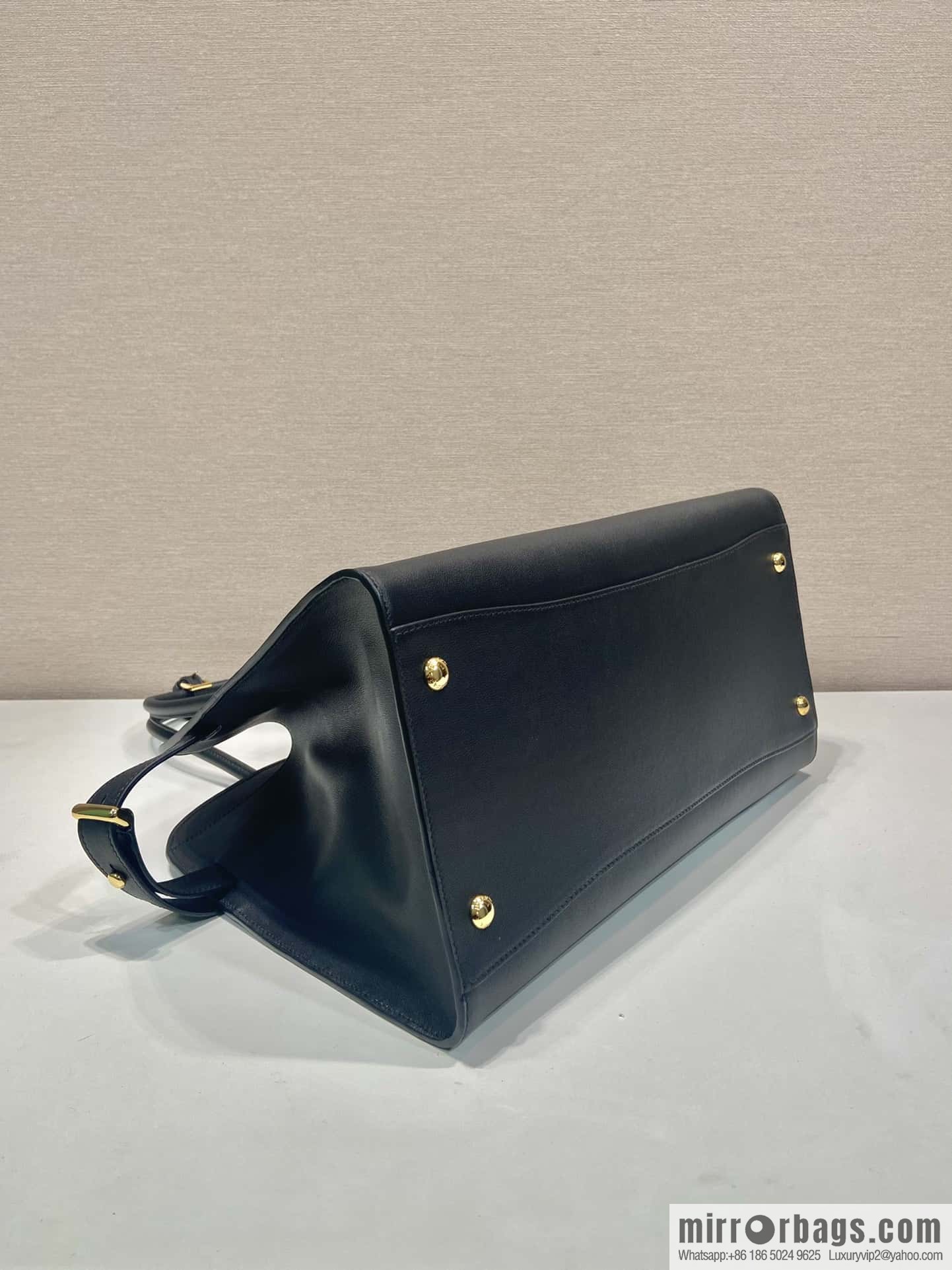 PRADA 🎉 new tote bag 🎉 1BG508