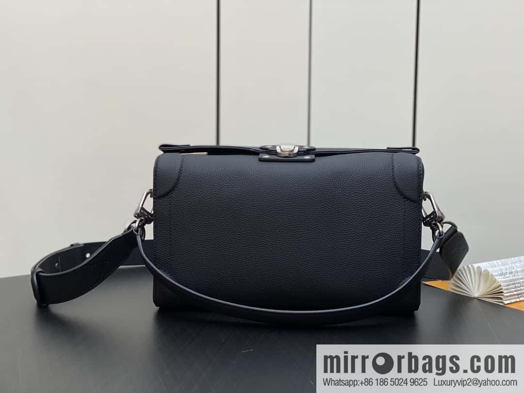 [Original order boutique] M11615 black full leather men's bag mailman bag series SOUL SIDE TRUNK EAST WEST mailman handbag
