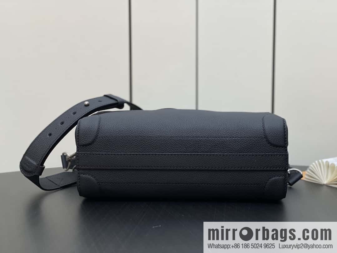 [Original order boutique] M11615 black full leather men's bag mailman bag series SOUL SIDE TRUNK EAST WEST mailman handbag