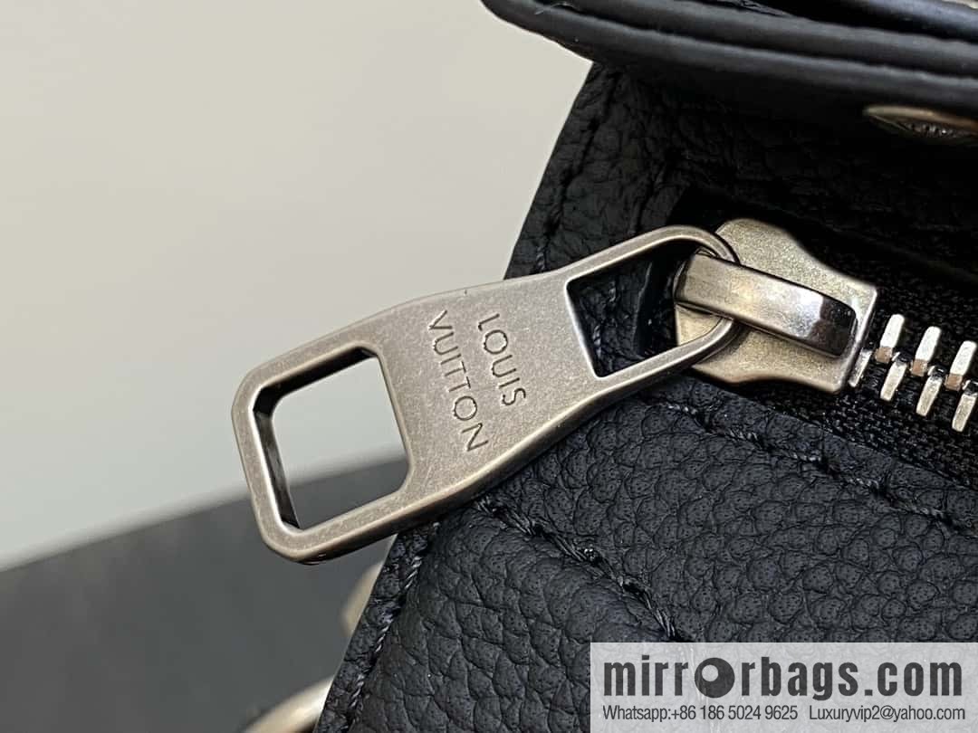 [Original order boutique] M11615 black full leather men's bag mailman bag series SOUL SIDE TRUNK EAST WEST mailman handbag