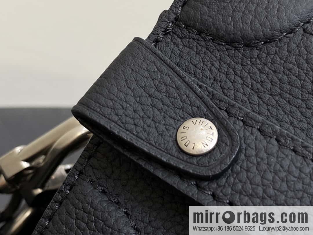 [Original order boutique] M11615 black full leather men's bag mailman bag series SOUL SIDE TRUNK EAST WEST mailman handbag