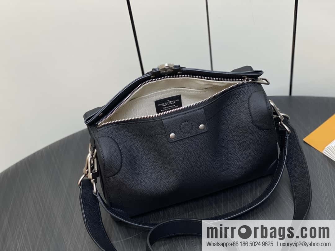 [Original order boutique] M11615 black full leather men's bag mailman bag series SOUL SIDE TRUNK EAST WEST mailman handbag