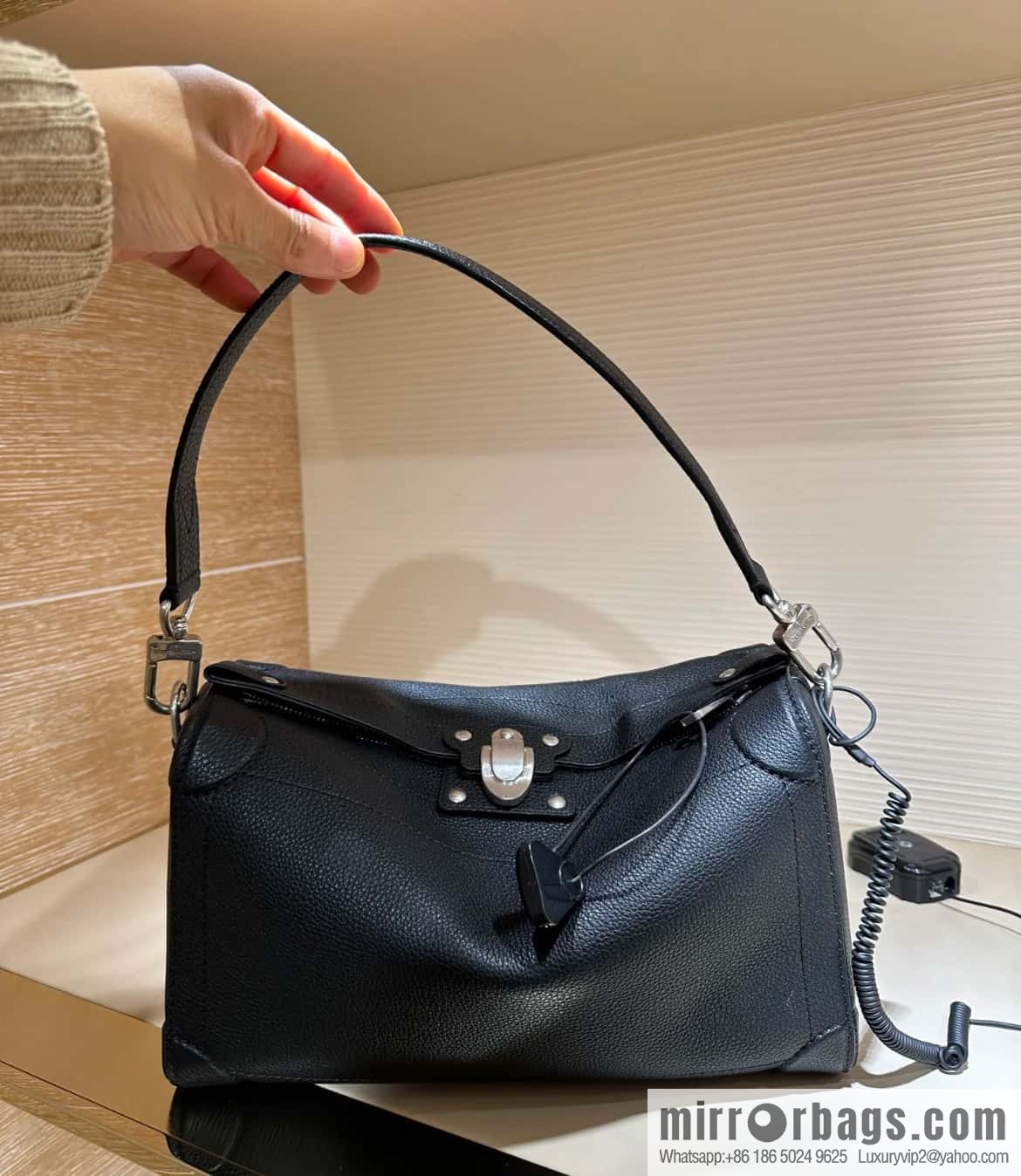 [Original order boutique] M11615 black full leather men's bag mailman bag series SOUL SIDE TRUNK EAST WEST mailman handbag