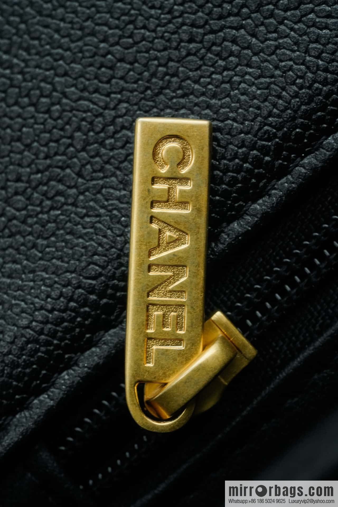 CHANEL 21S Handle CF Mini Black Gold 🖤 AS2431