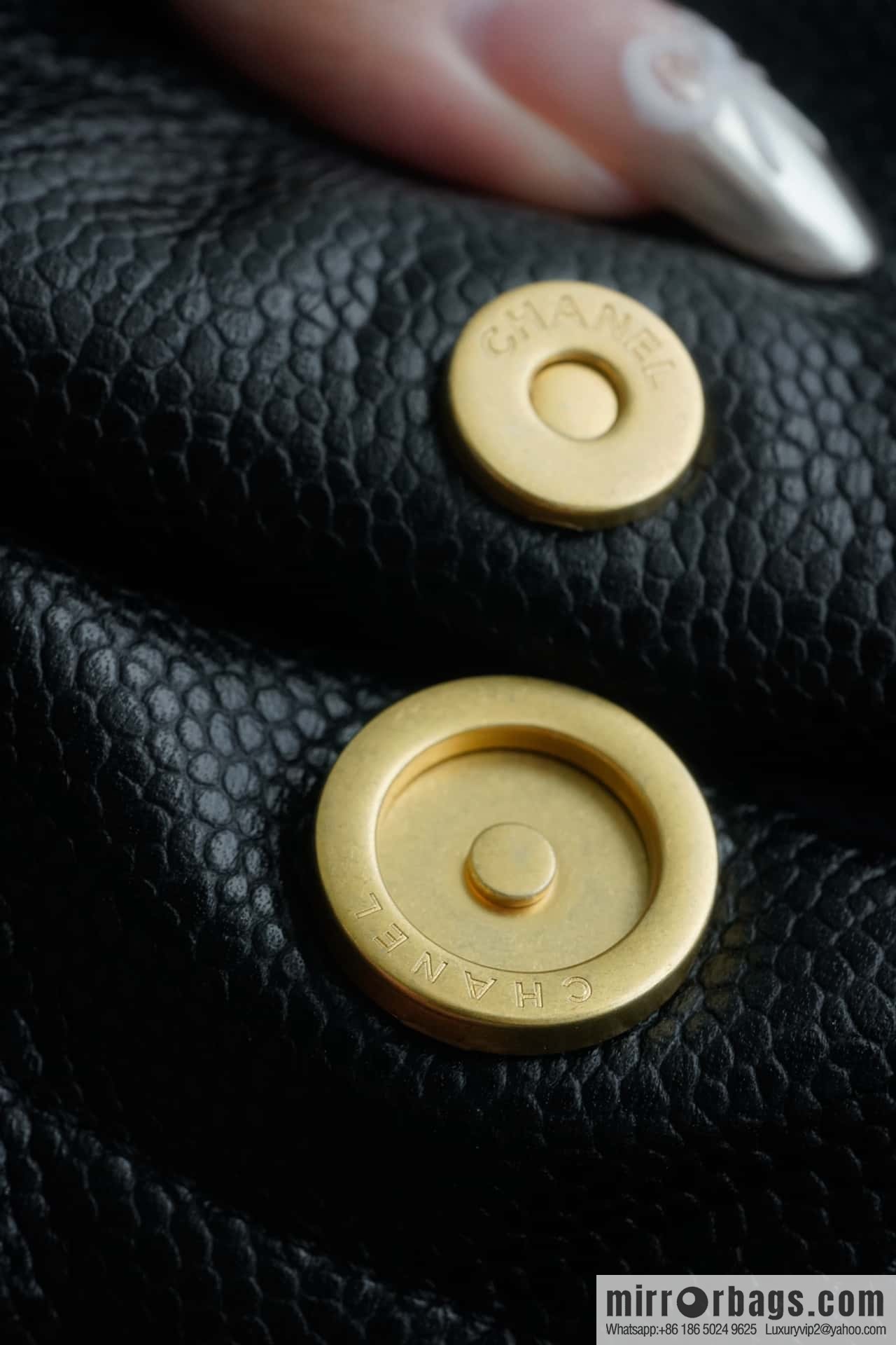 CHANEL New Lychee Pattern Handbag, Small Black Gold Buckle AS3260