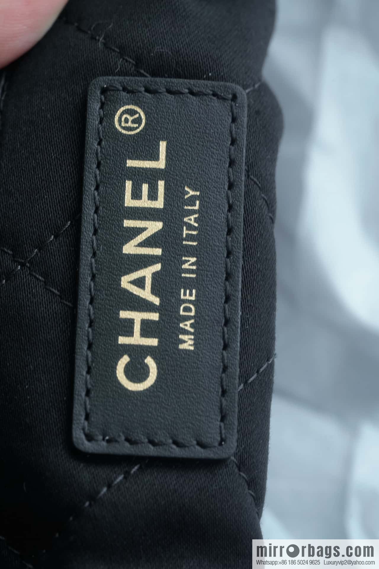 CHANEL New Lychee Pattern Handbag, Small Black Gold Buckle AS3260