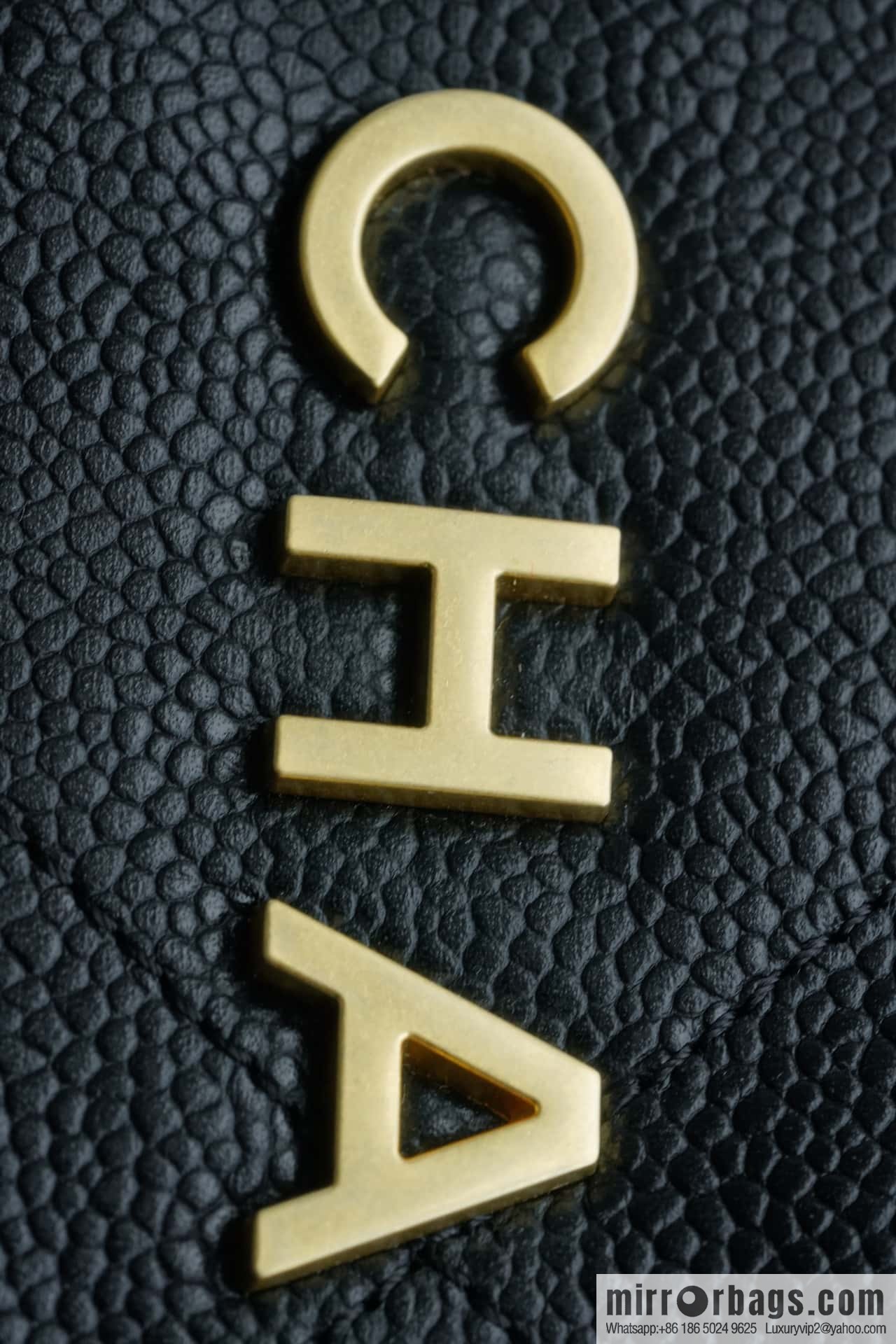 CHANEL New Lychee Pattern Handbag, Small Black Gold Buckle AS3260