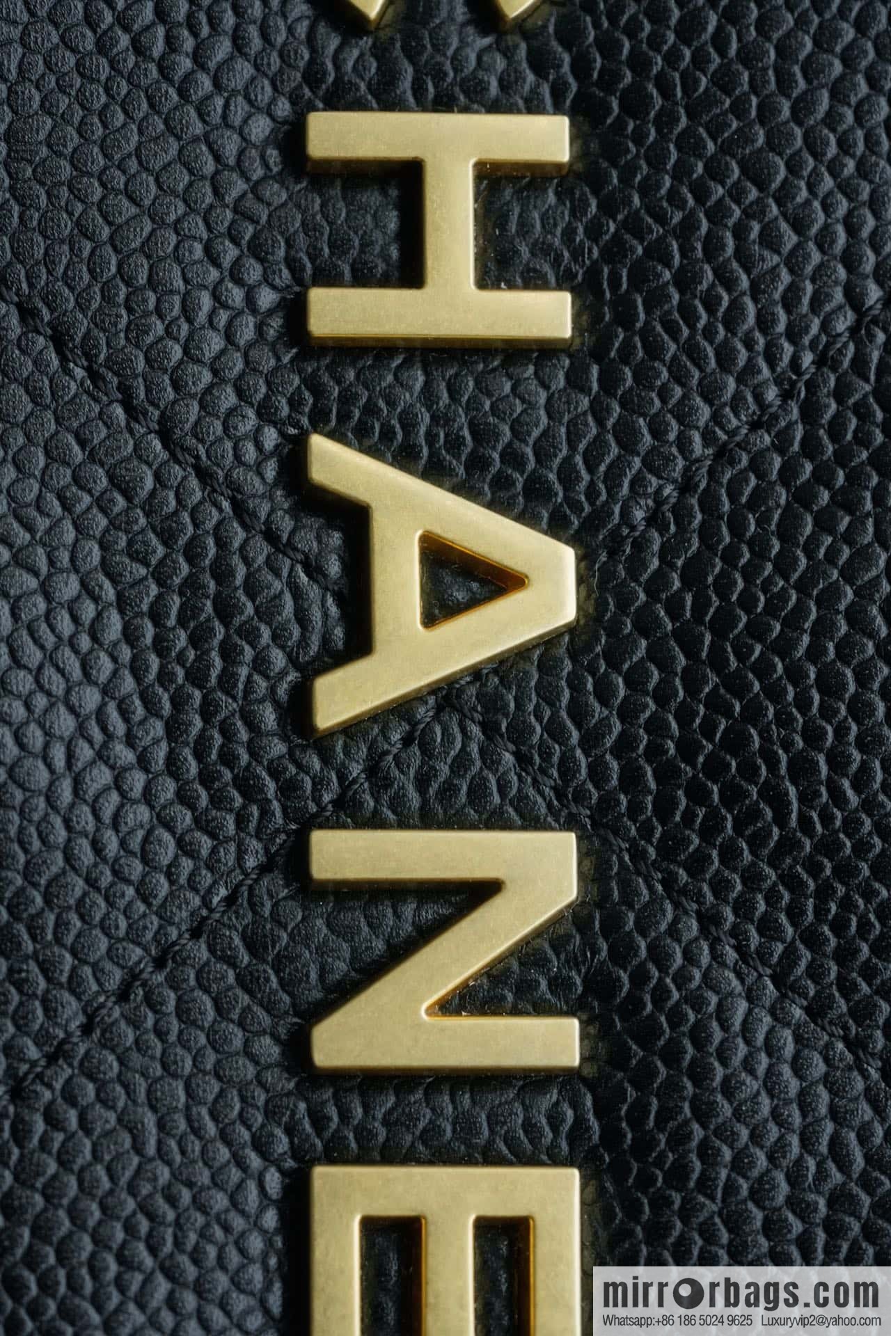 CHANEL New Lychee Pattern Handbag, Small Black Gold Buckle AS3260