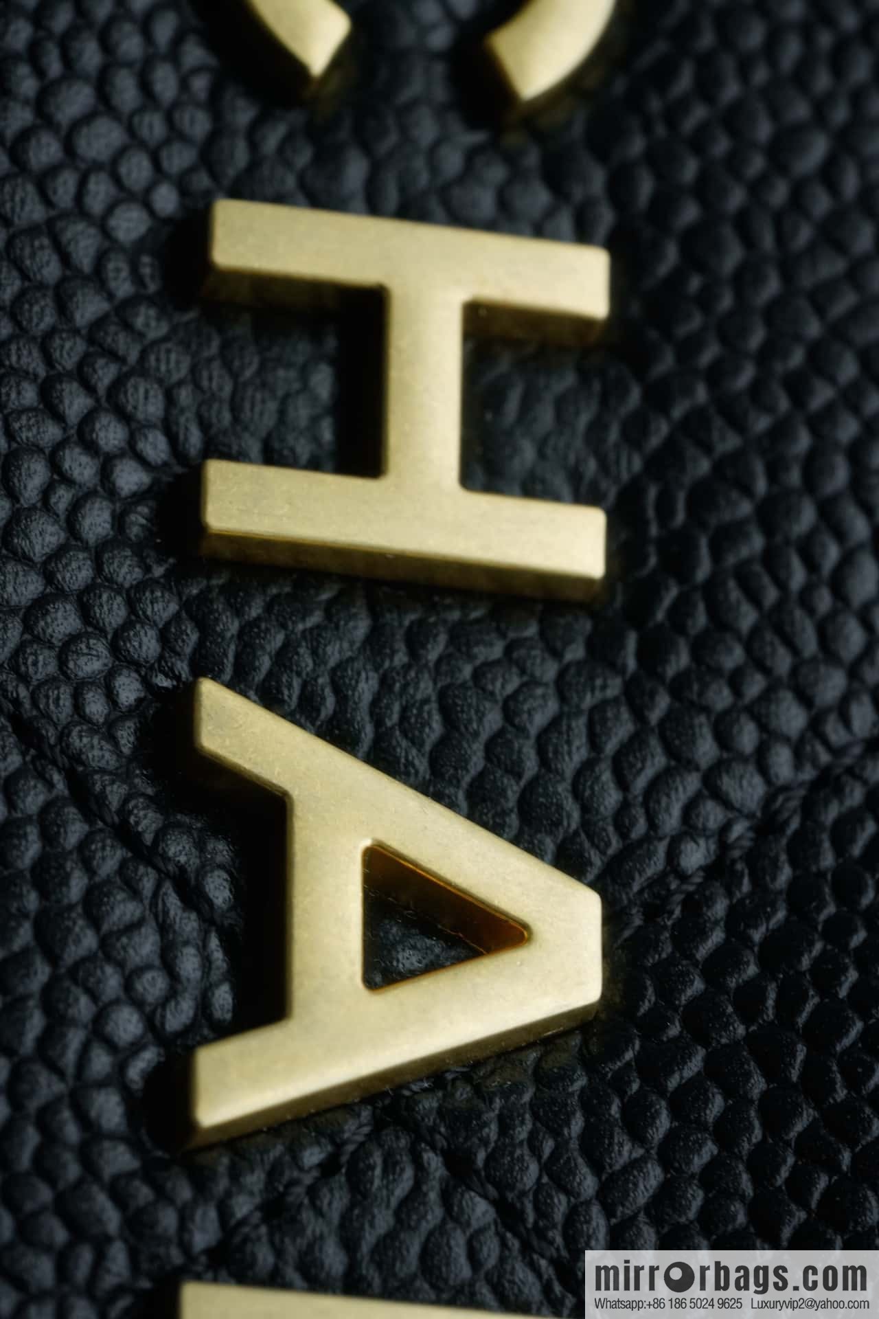 CHANEL New Lychee Pattern Handbag, Small Black Gold Buckle AS3260