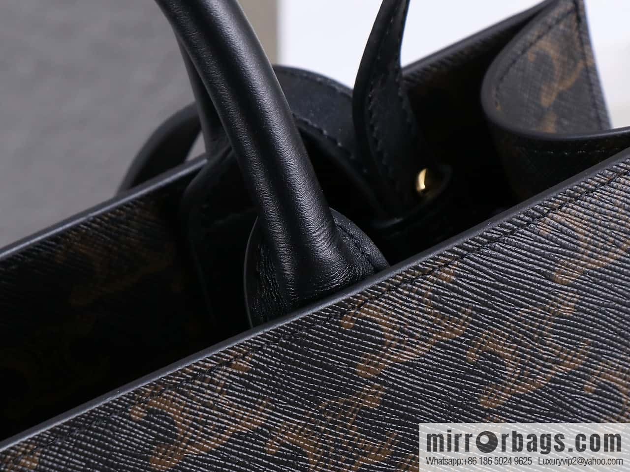 CELINE Medium Printed Tote, Versatile Tote, Classic Triumph Presbyopia Series No.: 191542