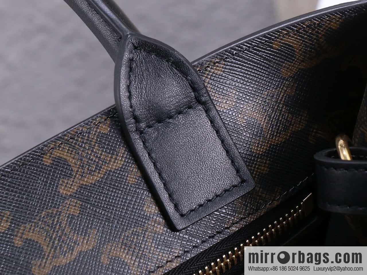 CELINE Medium Printed Tote, Versatile Tote, Classic Triumph Presbyopia Series No.: 191542