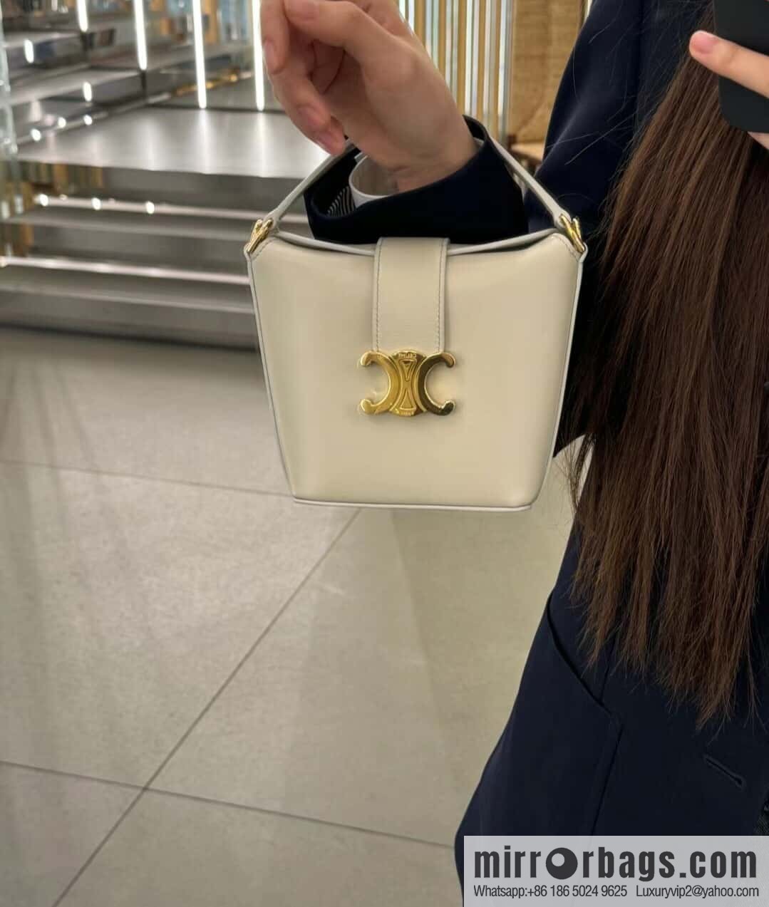 [Premium quality, all-steel hardware] CELIN_E TRIOMPHE mini cowhide bucket bag model: 10k943