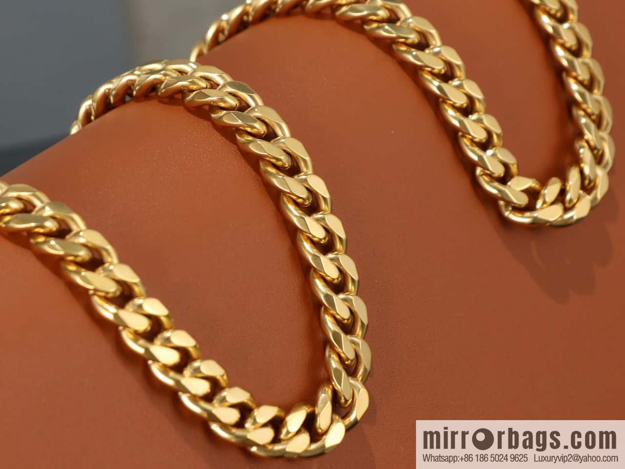 Premium all-steel hardware 】 𝗖𝗘𝗟𝗜𝗡𝗘 𝑻𝒓𝒊𝒐𝒎𝒑𝒉𝒆 chain armpit bag Model: 197992