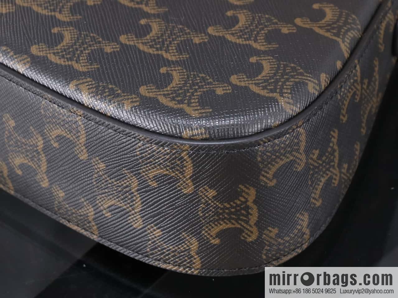 [Premium quality, all-steel hardware] LOLA medium bright cow leather handbag number: 115533