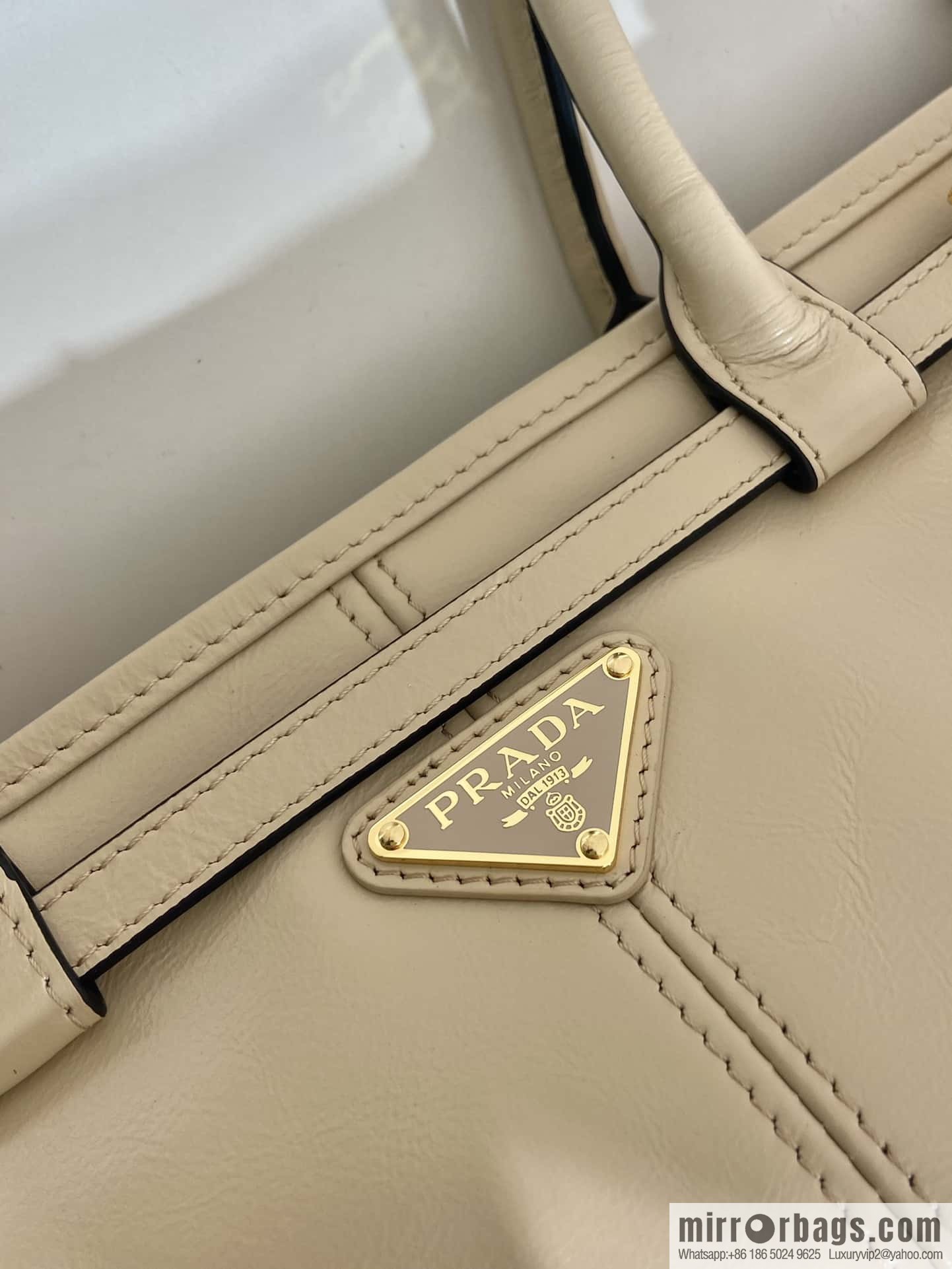 PRADA 🎉 LusSo lf oil wax skin 🎉 1BA426 lime