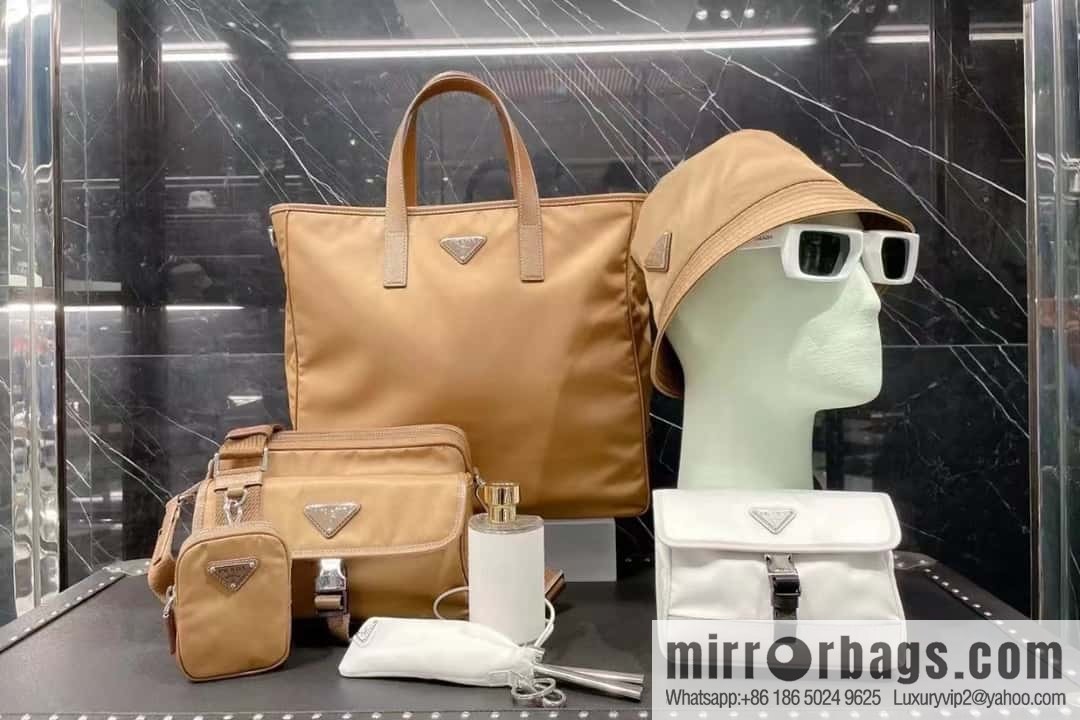 PRADA 🎉 exclusive debut 🎉 2VG064 new color