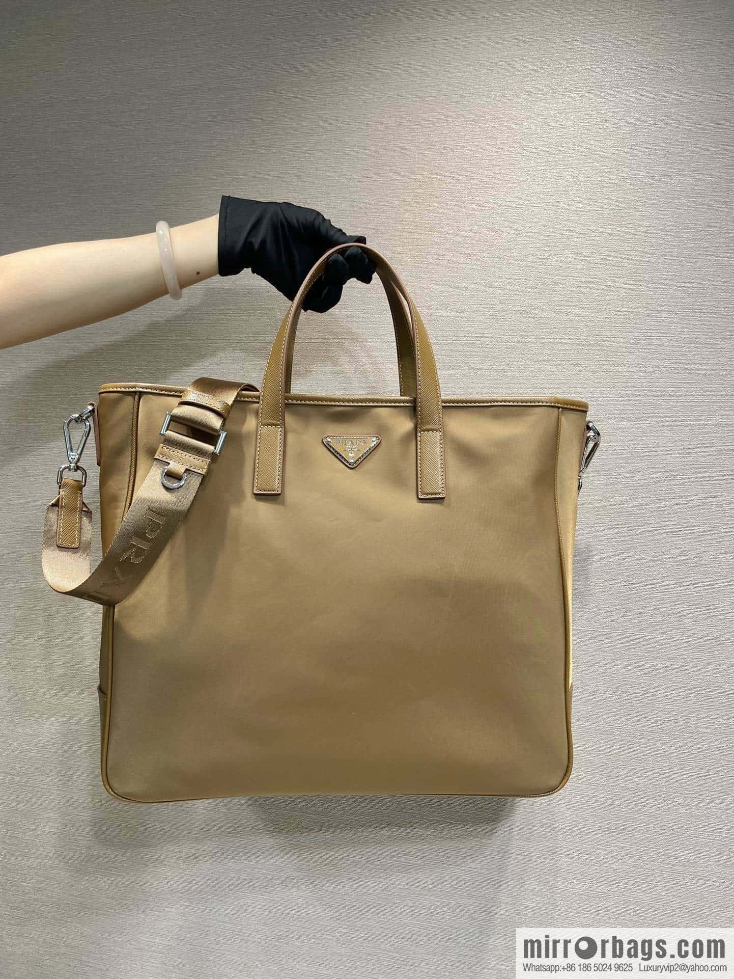 PRADA 🎉 exclusive debut 🎉 2VG064 new color