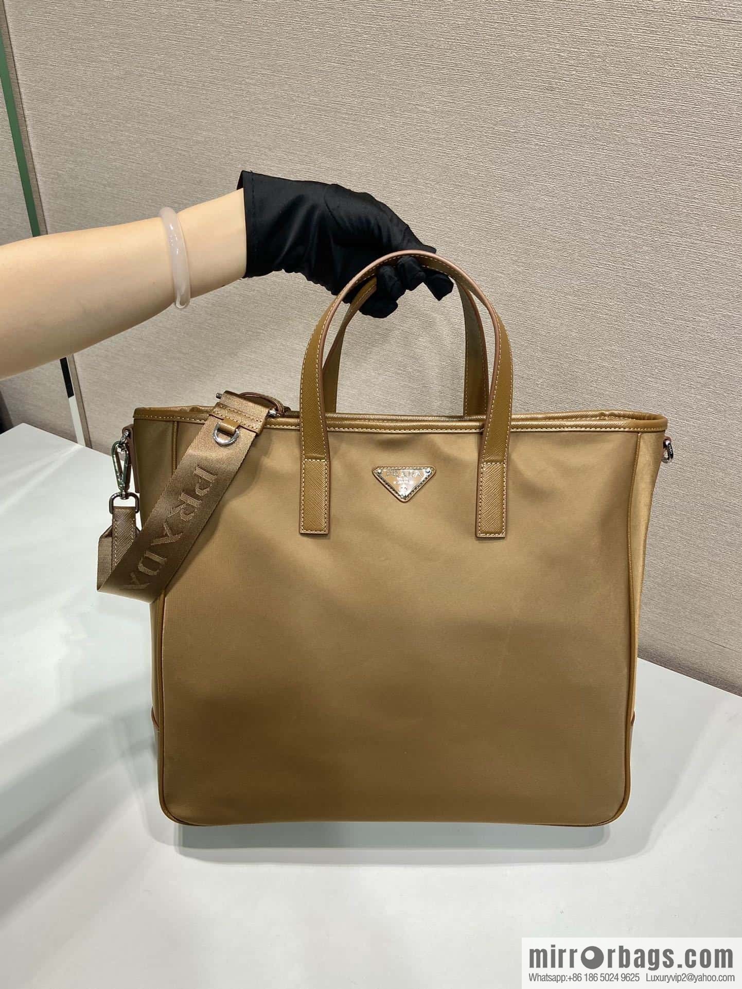 PRADA 🎉 exclusive debut 🎉 2VG064 new color