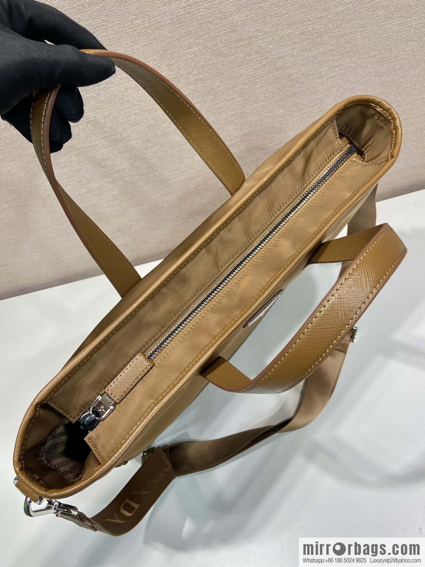 PRADA 🎉 exclusive debut 🎉 2VG064 new color